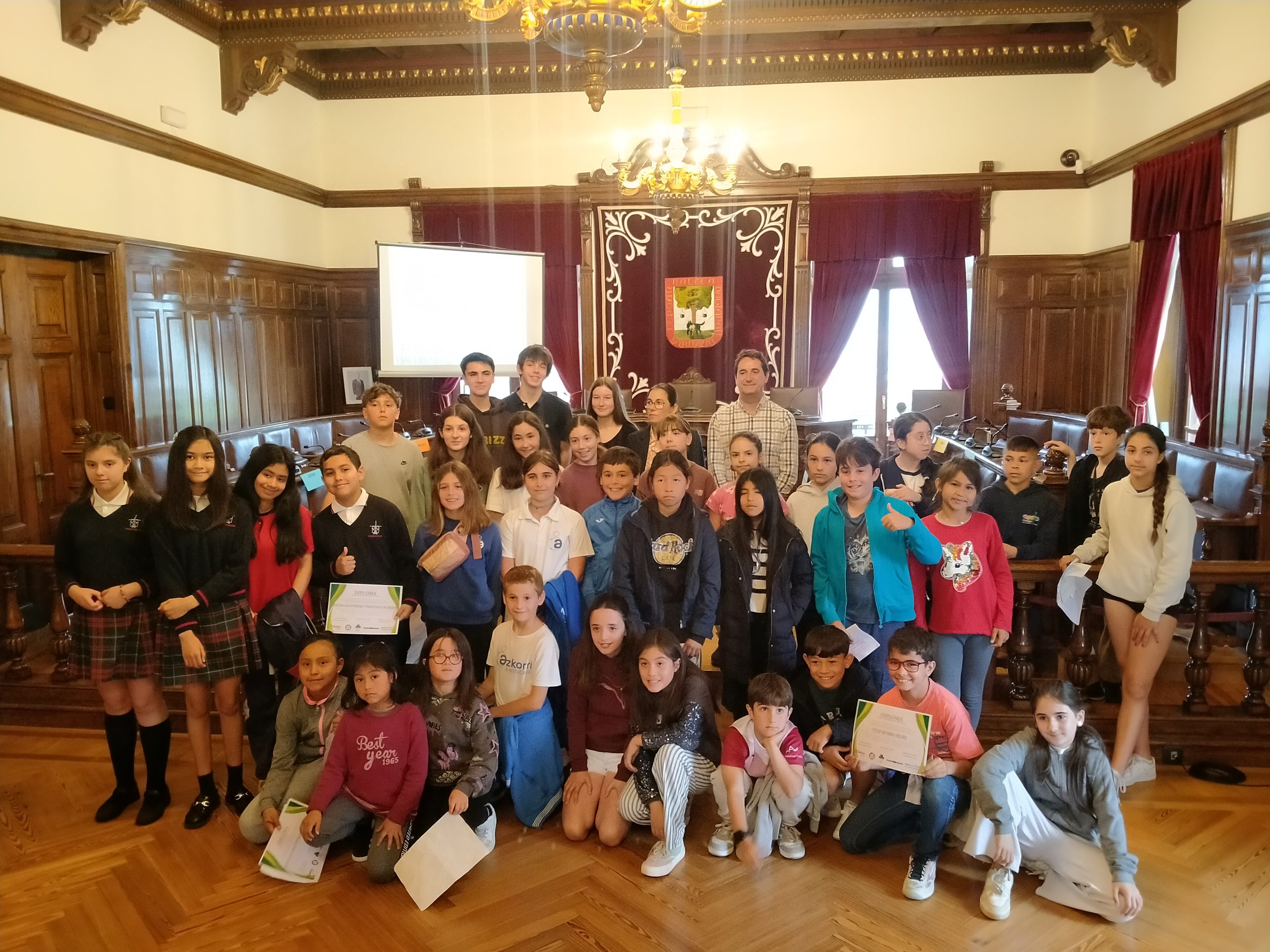 ALUMNAS Y ALUMNOS DE GETXO PRESENTAN AL AYUNTAMIENTO EL TRABAJO REALIZADO EN AGENDA 2030 ESCOLAR